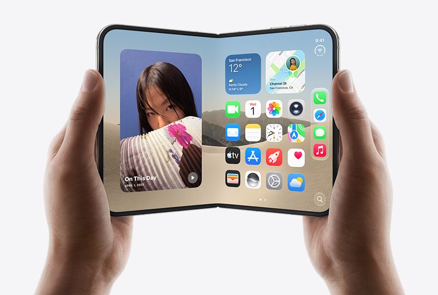 双手握着展开的 iPhone Duo 折叠屏手机，屏幕显示主屏幕